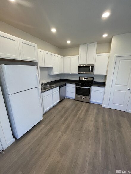 Building Photo - 8839 Wolf Moon Dr