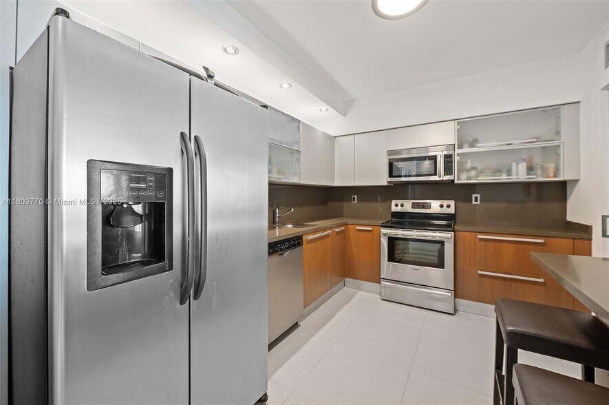 Building Photo - 9455 Collins Ave