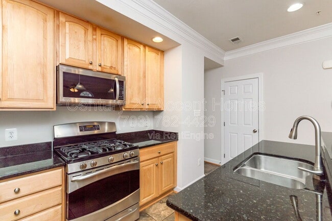 Building Photo - 5675 Harrington Falls Ln