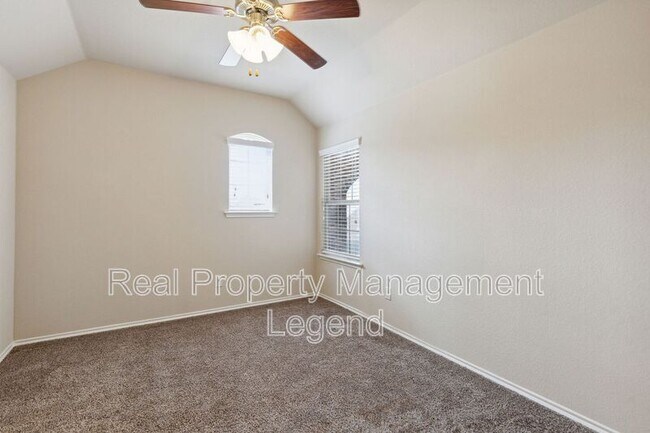 Building Photo - 812 Gray Fox Dr