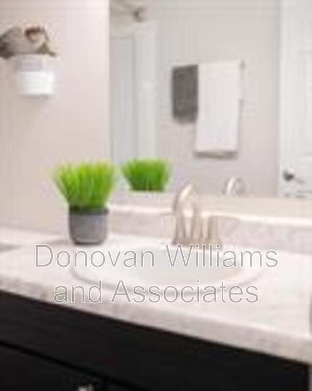 Building Photo - 2203 Kilborne Dr