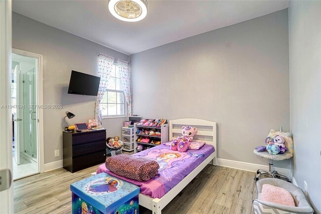 Building Photo - 1261 Presidio Dr