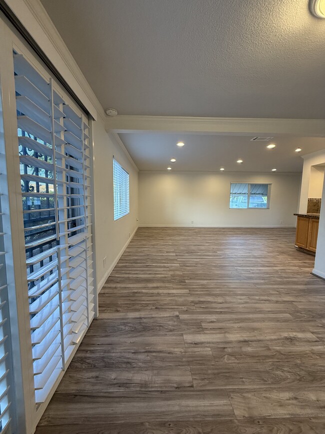 Building Photo - 3158 Juanita St