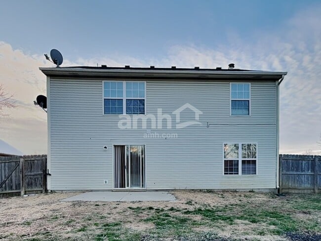 Building Photo - 743 Millbrook Dr