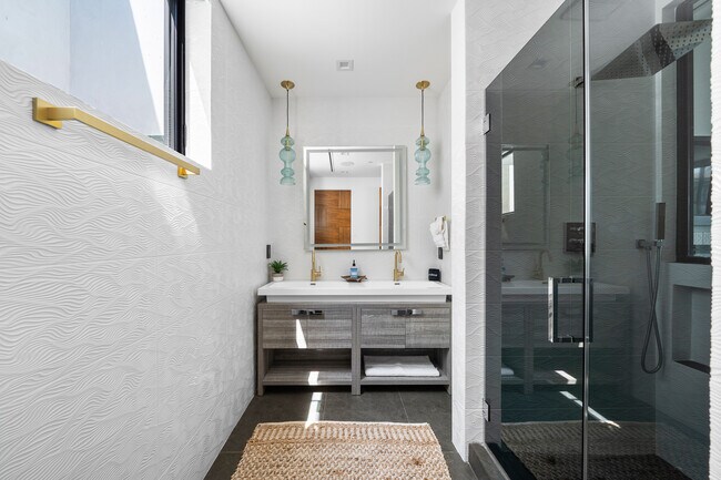 Building Photo - 838 California Ave