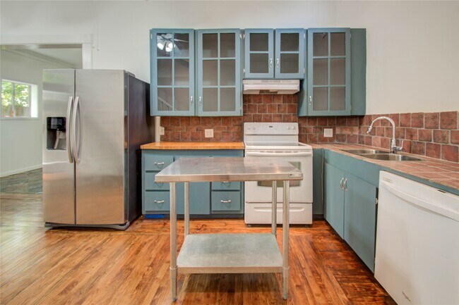 Building Photo - 5311 Palmetto St