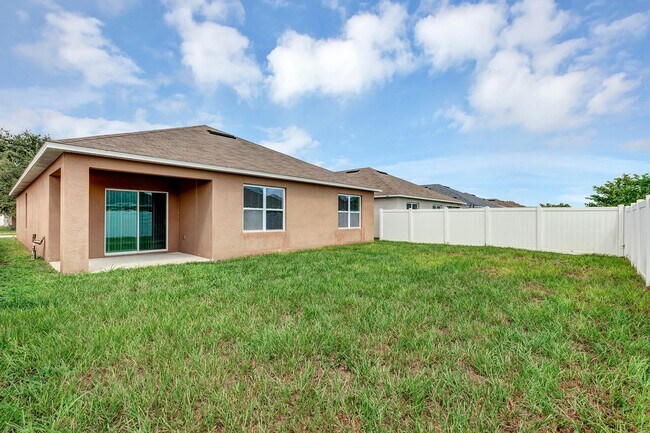 Building Photo - Sunny, Move-In Ready 4-Bed Home in Winter Haven with Modern Finishes and Two-Car Garage