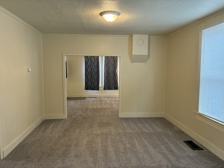 Building Photo - 220 S Taylor St