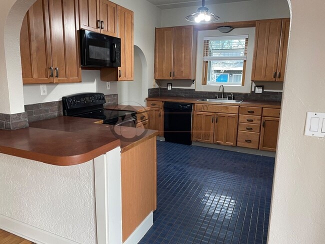 Building Photo - Charming House- Ready to Rent- Philomath