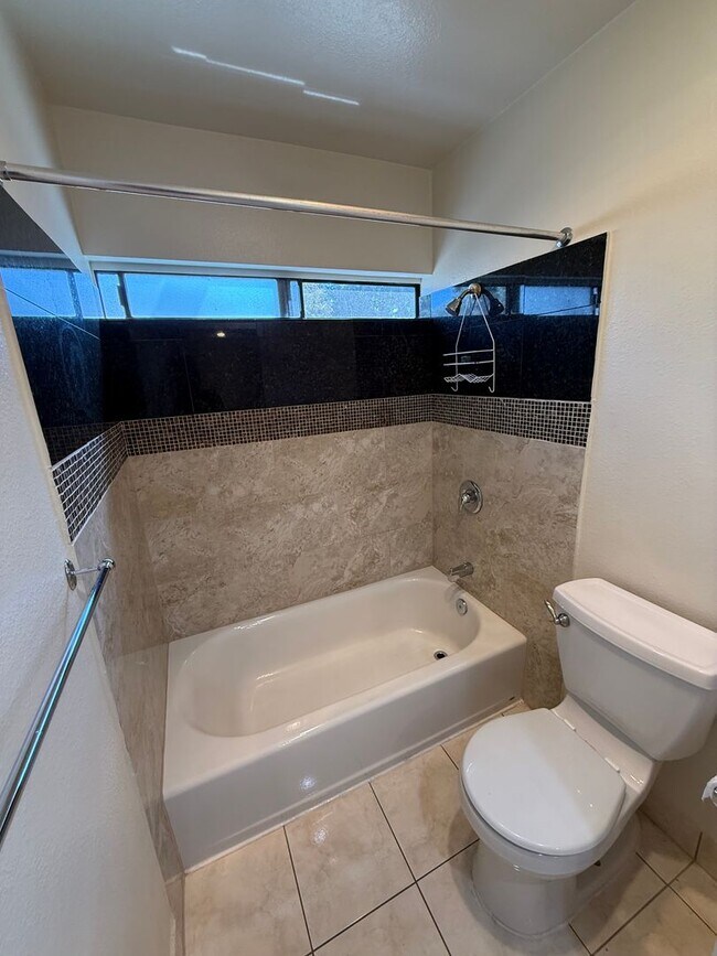 Building Photo - Beautifully upgraded 1 bed 1 bath with uti...
