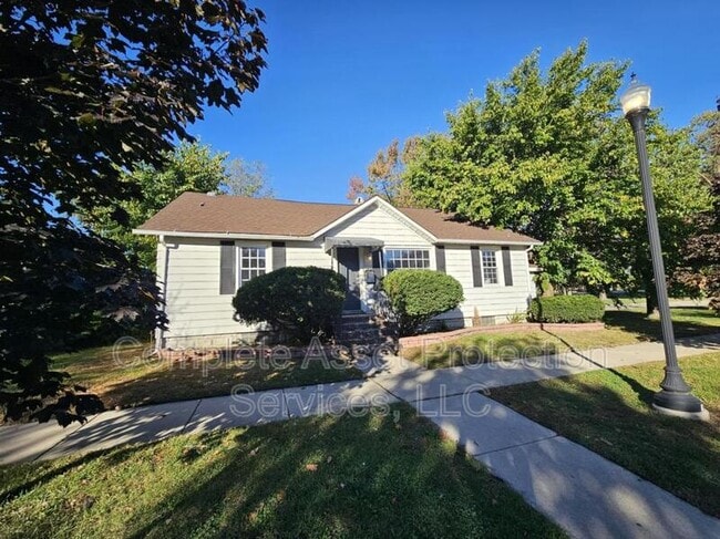 Primary Photo - 1424 Parkview Ave
