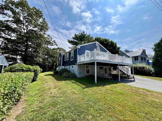 Building Photo - 15 Manor Dr