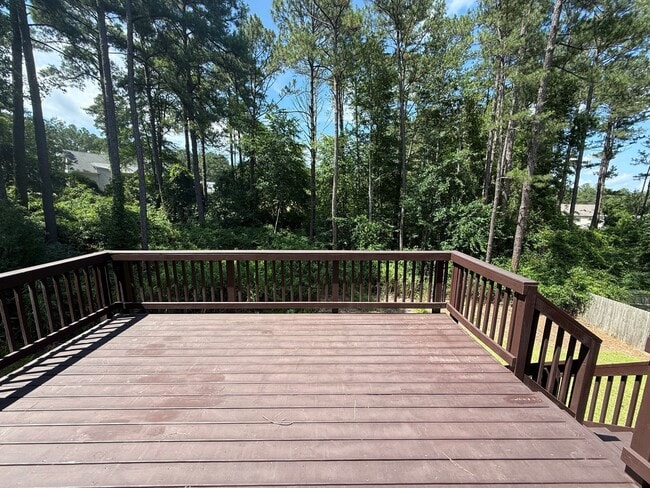 Building Photo - Gorgeous 3 Bed 2.5 Bath Plus Loft Home on ...