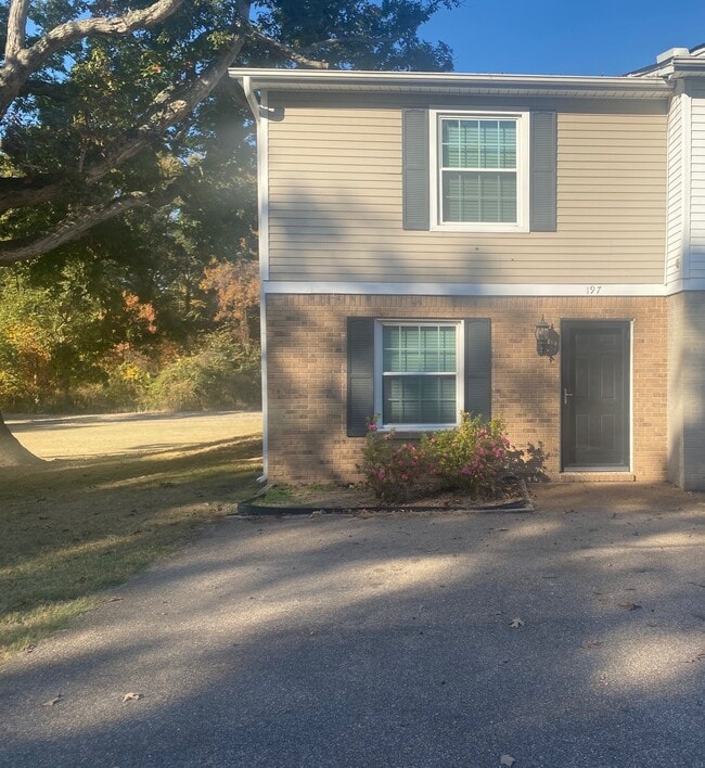 Primary Photo - 197 Cox Ln