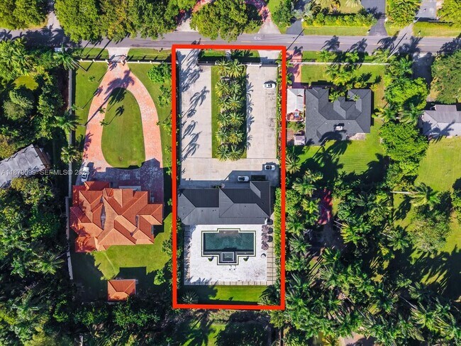 Building Photo - 280 NE 156th St