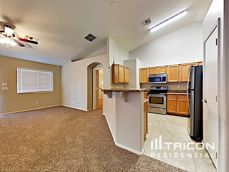 Building Photo - 6914 S 38th Ln