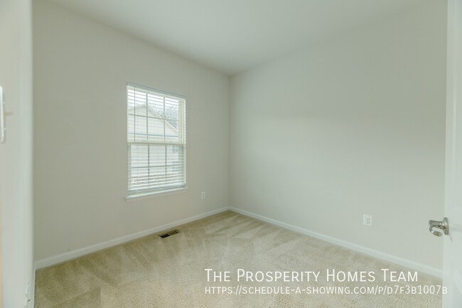 Building Photo - 2744 Fredericksburg Rd