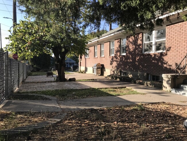 Building Photo - 772 McClelland St