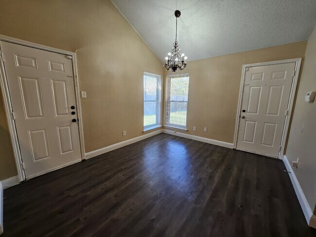 Building Photo - $2000 MESQUITE- Beautiful home with open f...