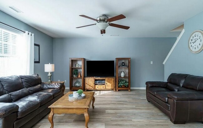 Building Photo - 116 Willow Ridge Dr