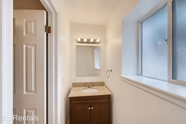 Building Photo - 3 br, 1.5 bath House - 10011 Clay Street