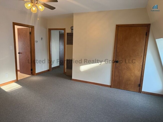 Building Photo - 825 Plymouth Ave