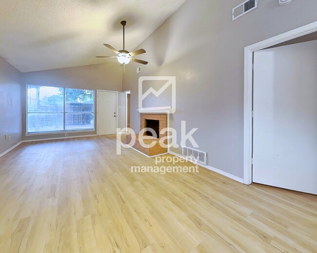 Building Photo - $1,475! 2/Bed1.5Bath duplex in Arlington! Apply by 9/8 for Labor Day Savings! See description!
