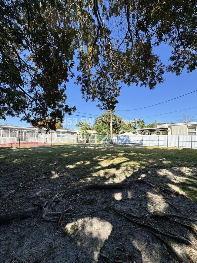 Building Photo - 5353 SW 6th St