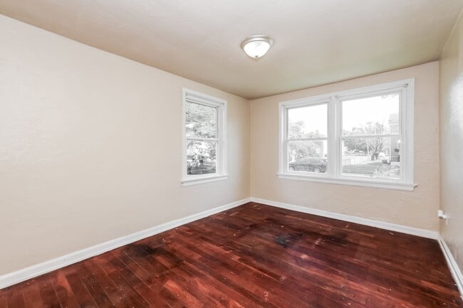 Building Photo - 618-618-618-612 Lucas Dr