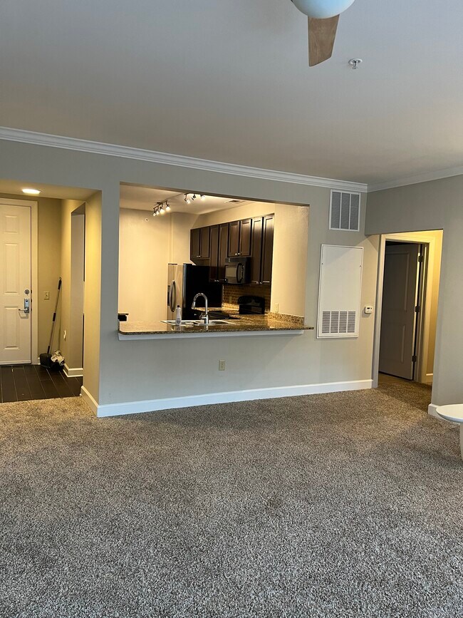 Building Photo - 1115 Davenport Blvd