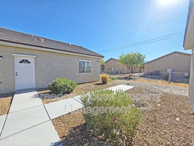 Building Photo - 1121 Sixshooter Ave