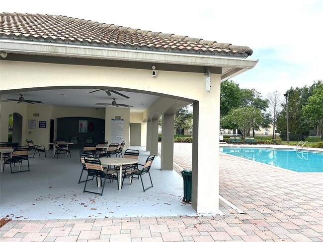 Building Photo - 2817 Maguire Dr