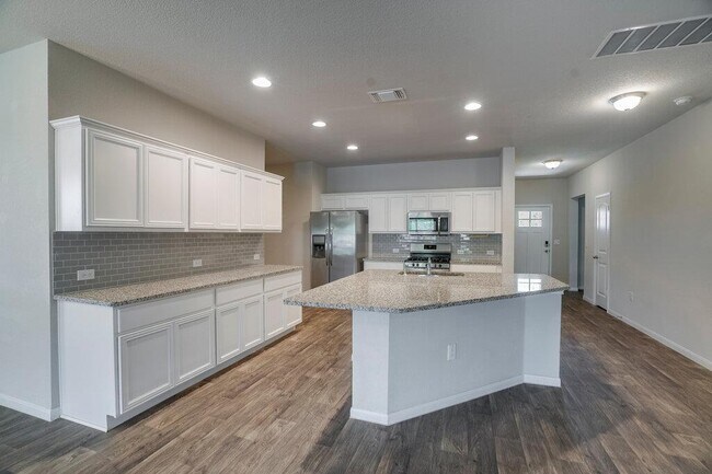 Building Photo - 13804 Cantarra Dr