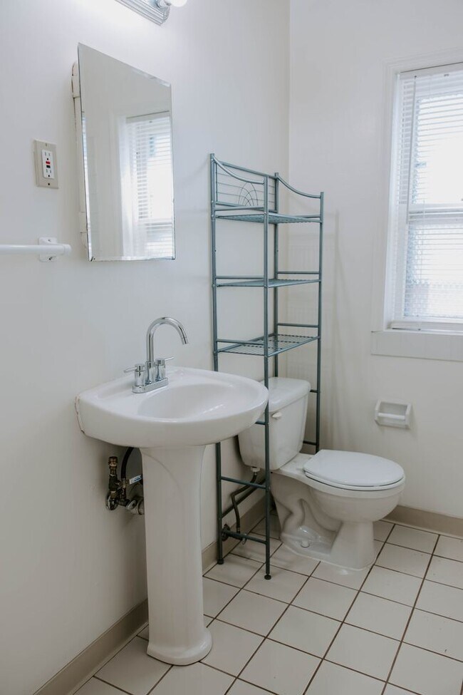 Building Photo - 7543 Buckingham Dr