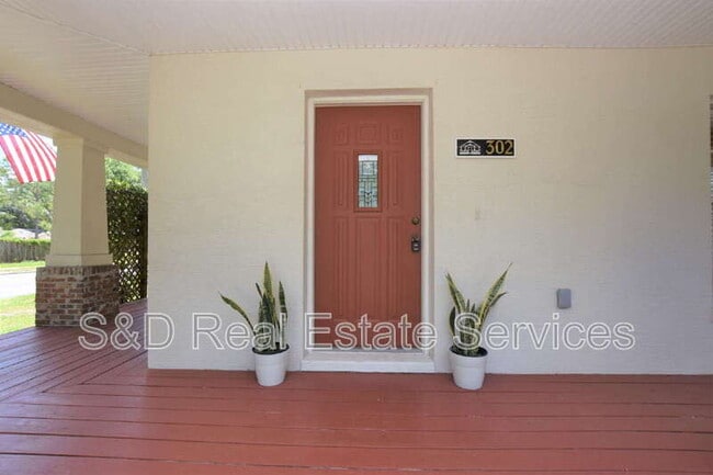 Building Photo - 302 W Belmar St
