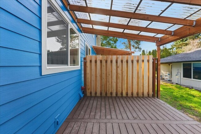 Building Photo - Updated 3BD/2BA Highland Duplex • Private Garage, Fireplace & Outdoor Space!