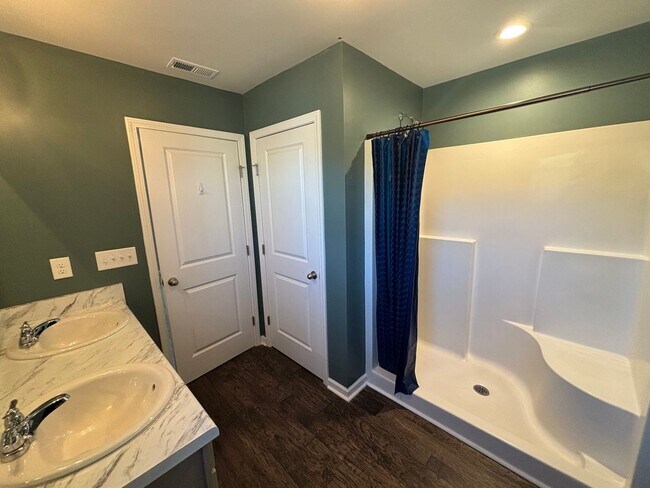 Building Photo - Single Family Home in Cul-de-sac- Holly Ridge