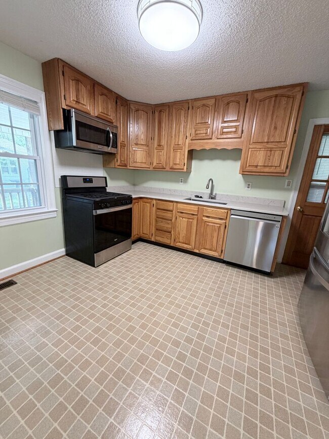 Building Photo - 1304 Gracewood Dr