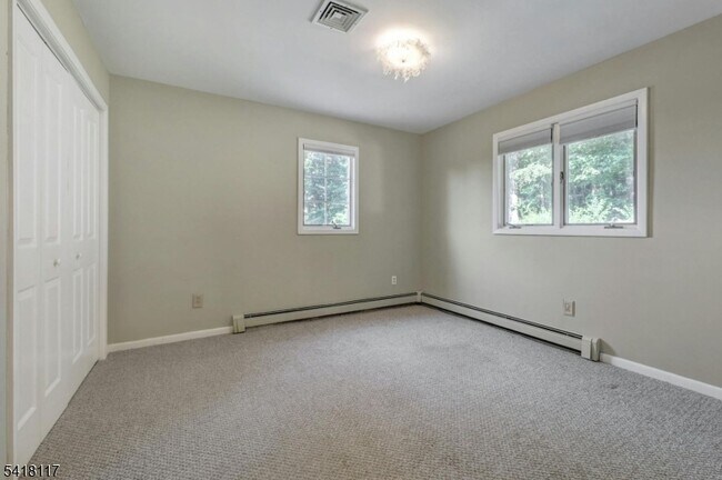 Building Photo - 336 Lakeview Ave