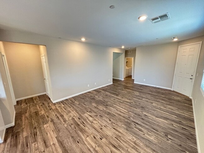 Building Photo - Beautifully Upgraded Single-Story 2BED/2BA...