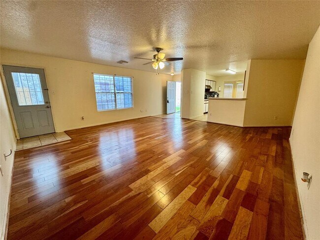 Building Photo - 2723 Packard Elm St