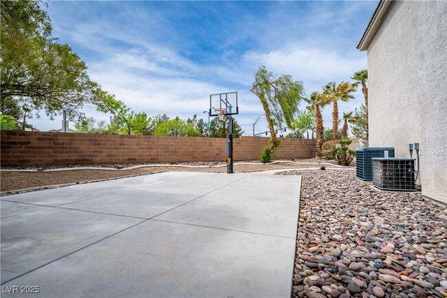 Building Photo - 10725 Bernini Dr