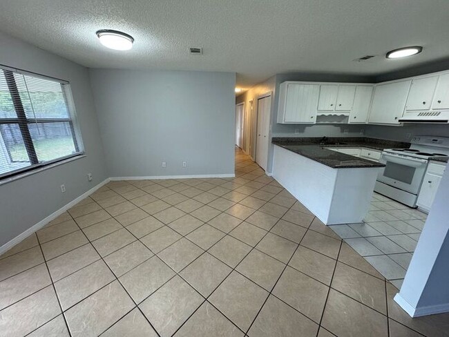 Building Photo - Gulf Breeze - Villa East - 3 bedroom, 2 ba...