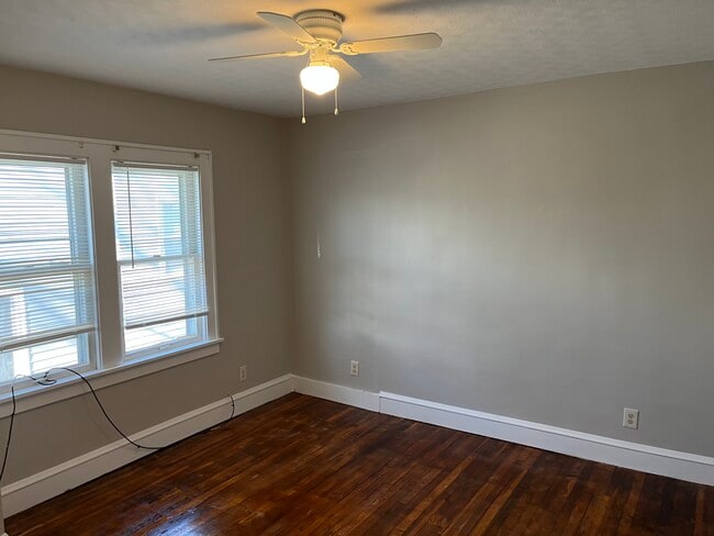 Building Photo - 1568 Larchmont Ave