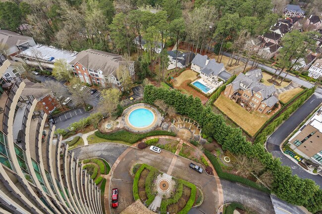 Building Photo - 700 Park Regency Pl NE