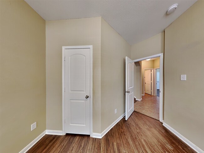 Building Photo - 26314 Longview Creek Dr