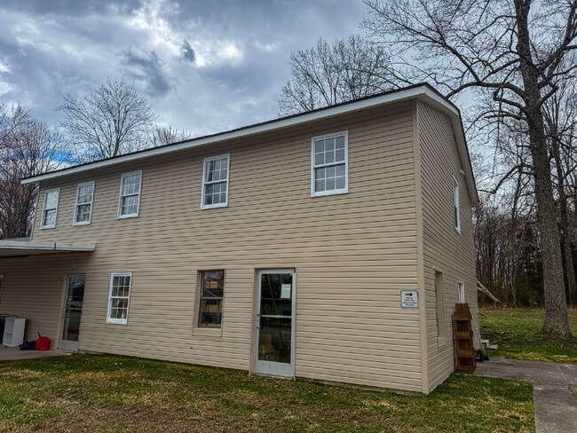 Building Photo - 2BR/1BA Unit Pleasant View - Utilities Included