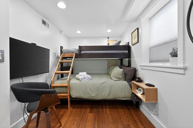 Building Photo - 9314 54th Ave S