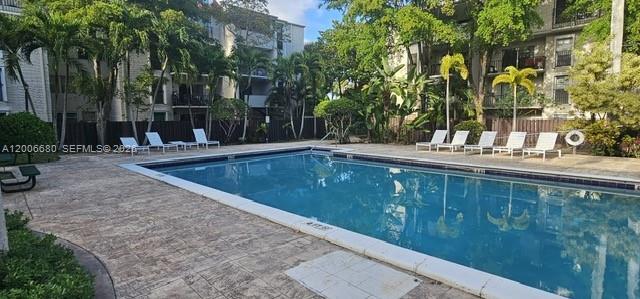 Building Photo - 6884 N Kendall Dr