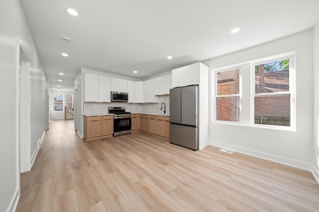 Building Photo - 7150 S Talman Ave